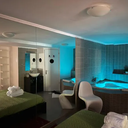 Luxury Studioarchit 7 & Jacuzzi 아파트 파트라