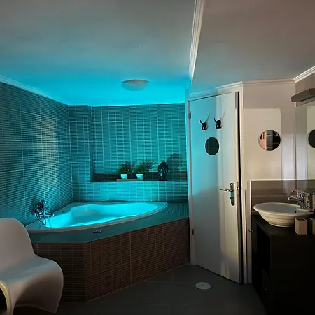 Διαμέρισμα Luxury Studioarchit 7 & Jacuzzi *