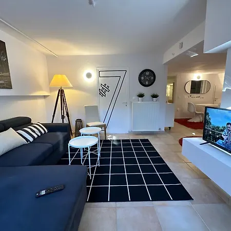 Διαμέρισμα Luxury Studioarchit 7 & Jacuzzi *