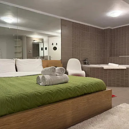 Luxury Studioarchit 7 & Jacuzzi Патра