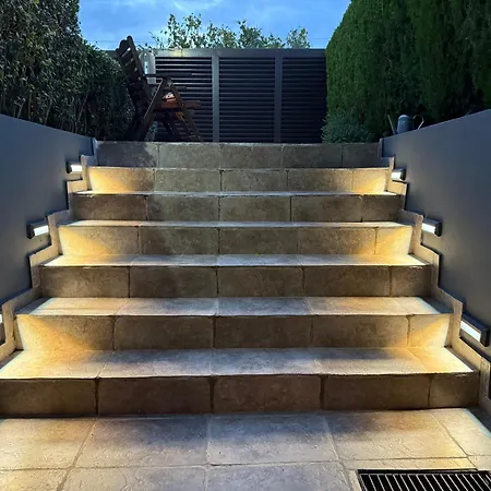 Апартаменты Luxury Studioarchit 7 & Jacuzzi