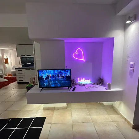Luxury Studioarchit 7 & Jacuzzi Apartment